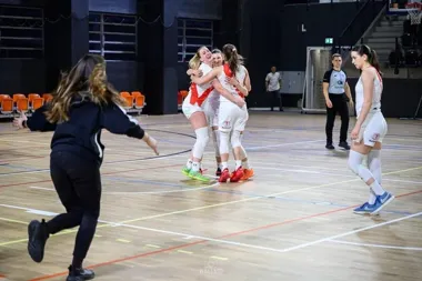 Łódzkie koszykarki ruszyły po awans i obie zaczęły play-offy od wygranych