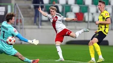 ŁKS znów skuteczny na wyjeździe i dopisuje czwarty triumf z rzędu