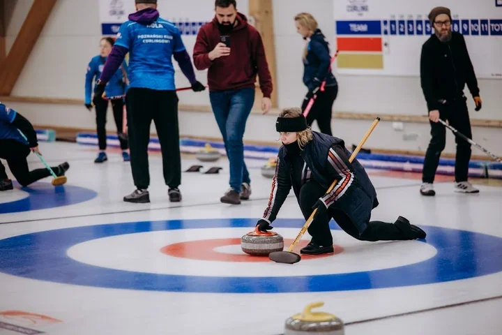 Łódź ma jedyną w Polsce halę curlingu - Śnieżna 10 przyciąga zawodników