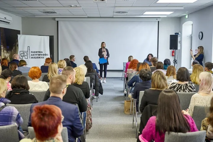 Seniorzy poznają mechanizmy oporu wobec zmian - bezpłatne warsztaty w Fabryce Aktywności Miejskiej