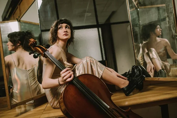 Łódź dała jej scenę, a wiolonczela stała się językiem bez słów