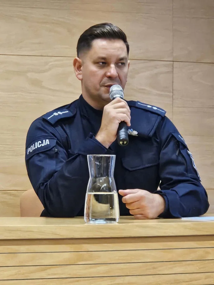 Policjant z Łodzi mówił o zagrożeniach dla dzieci podczas szkolenia
