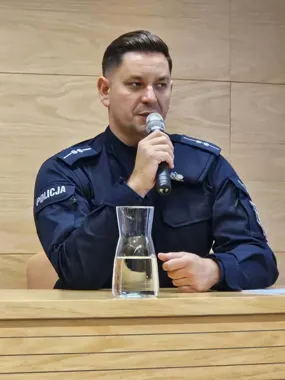 Policjant z Łodzi mówił o zagrożeniach dla dzieci podczas szkolenia