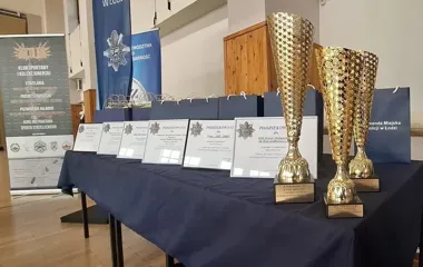 Młodzi jak kandydaci Policji - licealiści z Łodzi zaskoczyli na torze