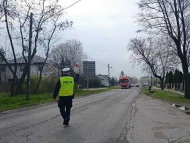 Ciężarówki skracały drogę przez osiedle - łódzka policja przerwała proceder