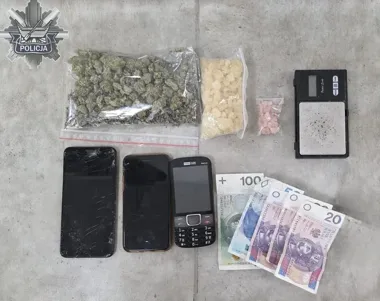 Zapach marihuany zdradził 22-latka z Górnej. W mieszkaniu prawie 150 gramów narkotyków