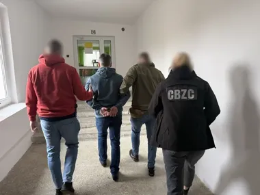 Łódzka cyberpolicja namierzyła 41-latka - kontaktował się z 10-latką