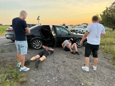 Wolny policjant ruszył za Hyundaiem - na drodze pojawił się Saab i dwa zatrzymania