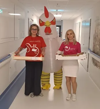 Święta przyszły na oddział z książkami, kurką i wzruszającymi prezentami