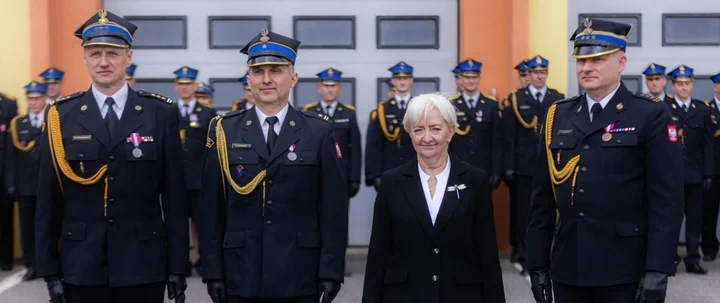 W Sieradzu strażacy odebrali odznaczenia i awanse. Padły słowa uznania